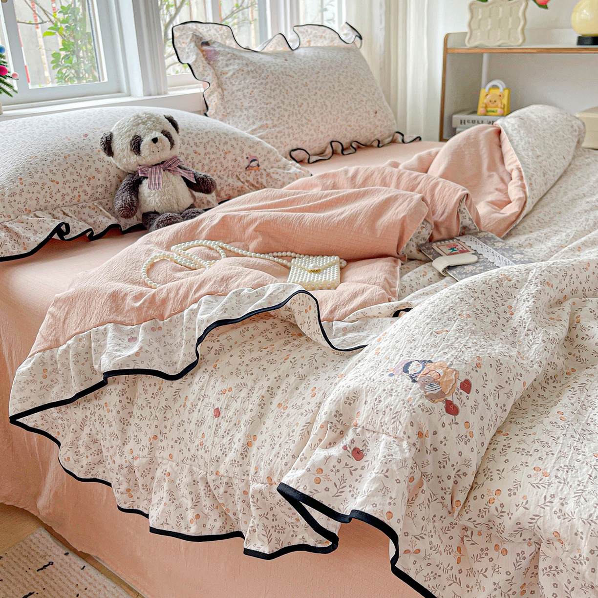 91家纺网 家纺一手货源 找家纺 暖芯优选 2025（优选）新款皱皱双层纱荷叶大花边夏被空调被夏凉被三件套 春日初见