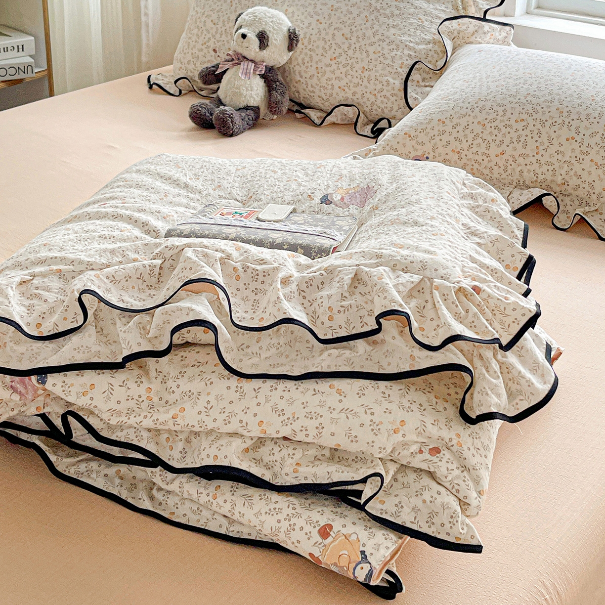 91家纺网 家纺一手货源 找家纺 暖芯优选 2025（优选）新款皱皱双层纱荷叶大花边夏被空调被夏凉被三件套 春日初见