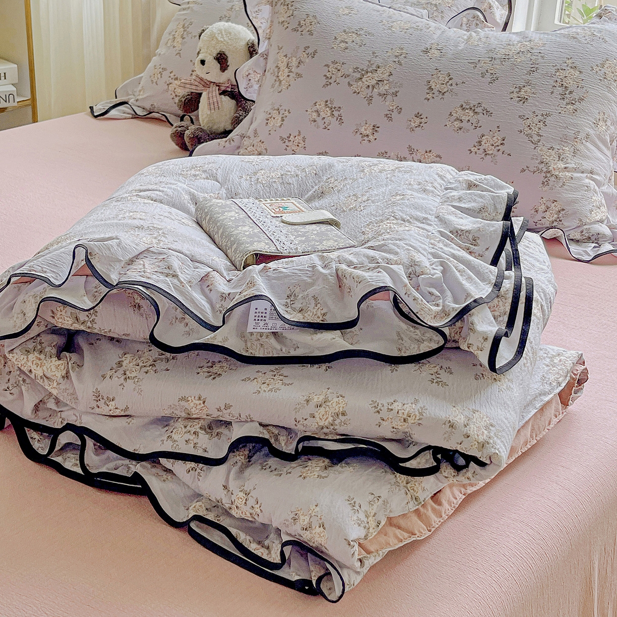 91家纺网 家纺一手货源 找家纺 暖芯优选 2025（优选）新款皱皱双层纱荷叶大花边夏被空调被夏凉被三件套 繁花入梦