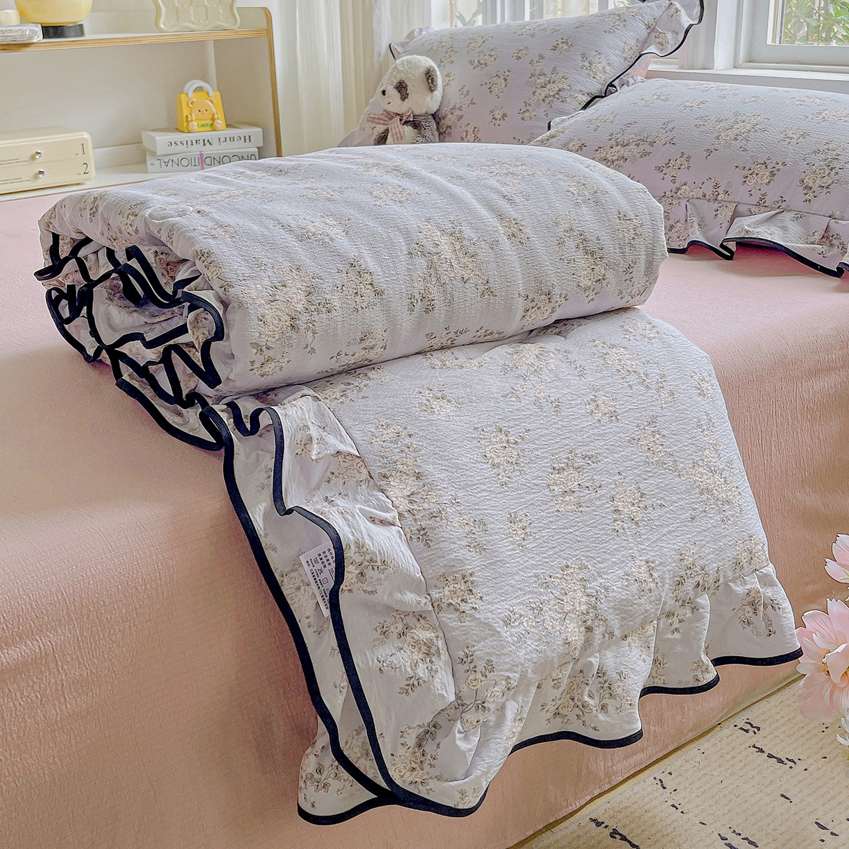 91家纺网 家纺一手货源 找家纺 暖芯优选 2025（优选）新款皱皱双层纱荷叶大花边夏被空调被夏凉被三件套 繁花入梦