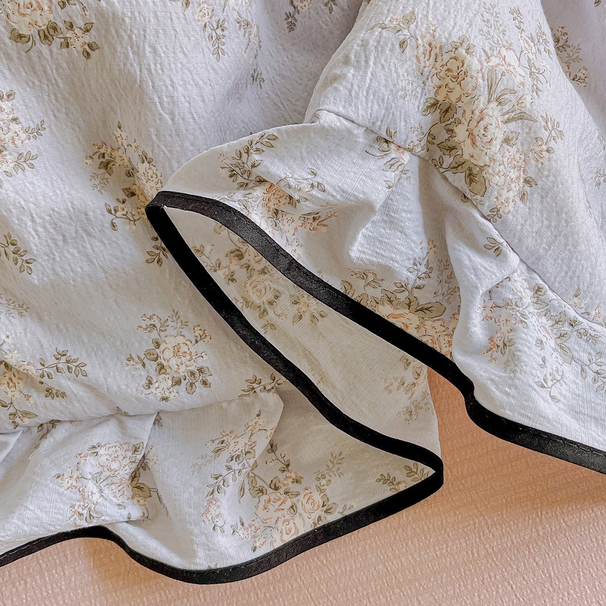 91家纺网 家纺一手货源 找家纺 暖芯优选 2025（优选）新款皱皱双层纱荷叶大花边夏被空调被夏凉被三件套 繁花入梦