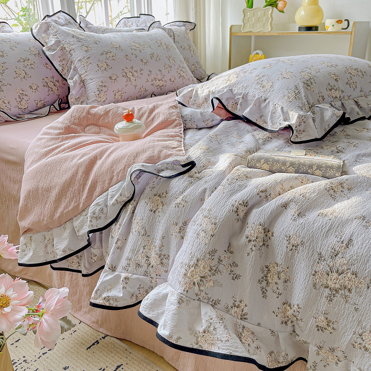 91家纺网 家纺一手货源 找家纺 暖芯优选 2025（优选）新款皱皱双层纱荷叶大花边夏被空调被夏凉被三件套 繁花入梦