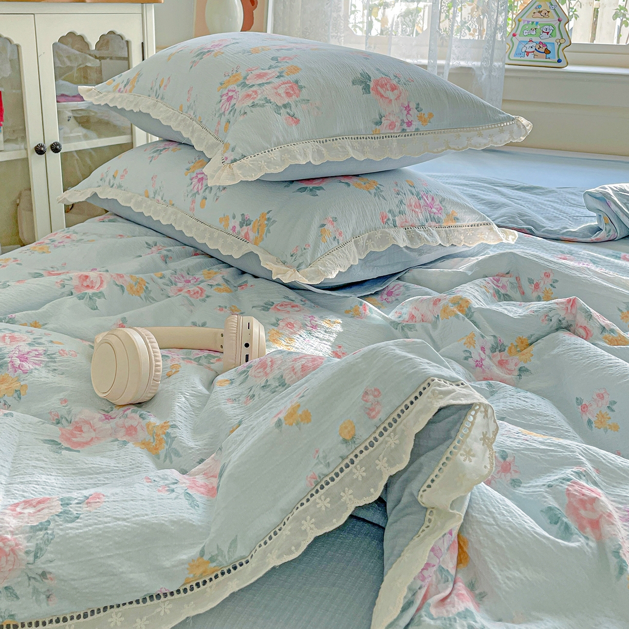 91家纺网 家纺一手货源 找家纺 暖芯优选 2025新款皱皱双层纱全棉花边夏被夏凉被空调被三件套 春天里