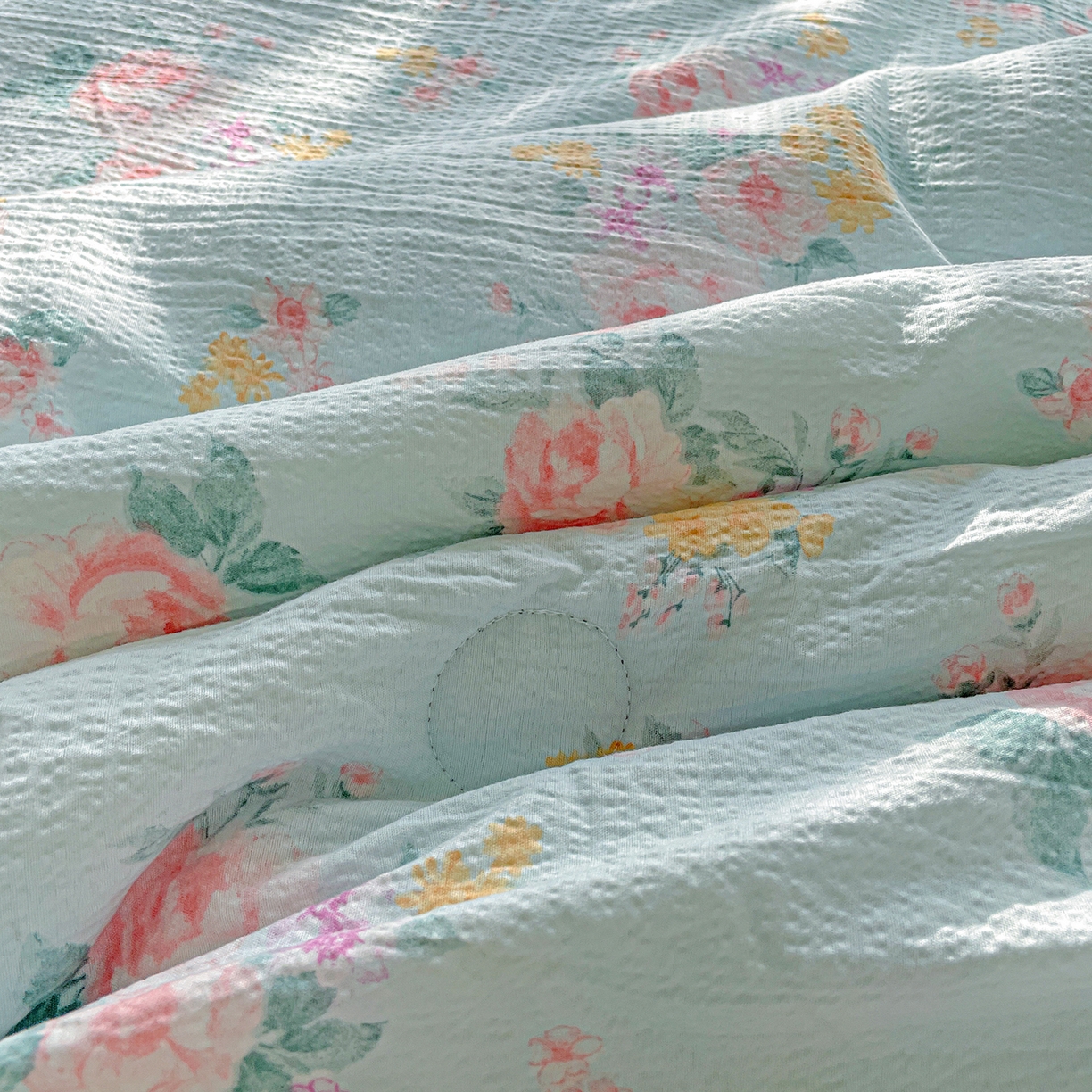 91家纺网 家纺一手货源 找家纺 暖芯优选 2025新款皱皱双层纱全棉花边夏被夏凉被空调被三件套 春天里