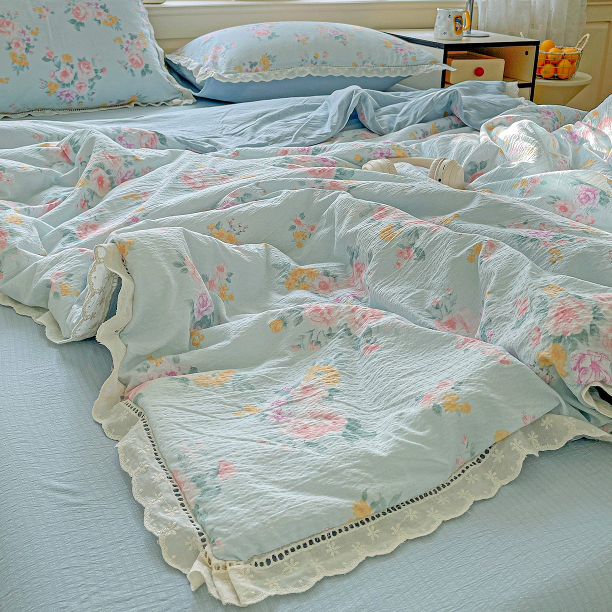 91家纺网 家纺一手货源 找家纺 暖芯优选 2025新款皱皱双层纱全棉花边夏被夏凉被空调被三件套 春天里