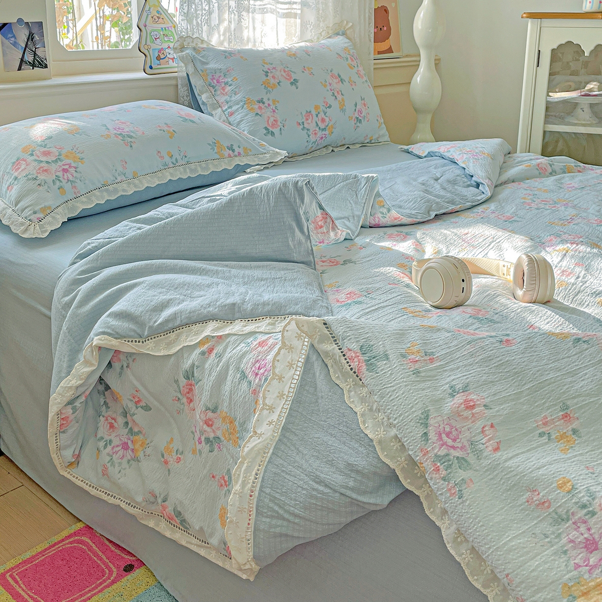 91家纺网 家纺一手货源 找家纺 暖芯优选 2025新款皱皱双层纱全棉花边夏被夏凉被空调被三件套 春天里