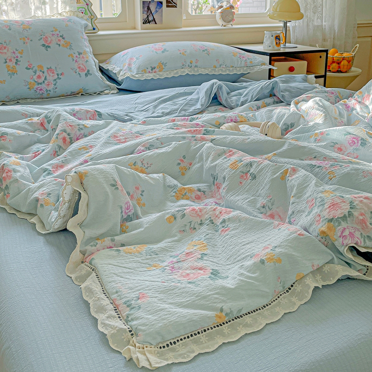 91家纺网 家纺一手货源 找家纺 暖芯优选 2025新款皱皱双层纱全棉花边夏被夏凉被空调被三件套 春天里