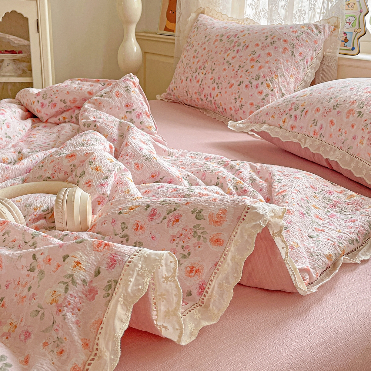 91家纺网 家纺一手货源 找家纺 暖芯优选 2025新款皱皱双层纱全棉花边夏被夏凉被空调被三件套 粉妆