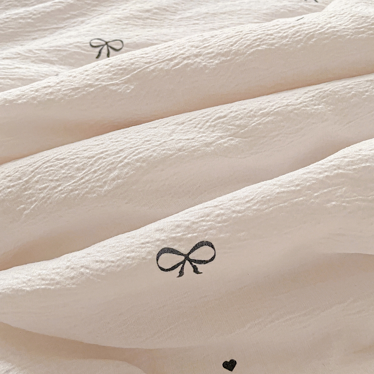 91家纺网 家纺一手货源 找家纺 暖芯优选 2025新款皱皱双层纱全棉花边夏被夏凉被空调被三件套 蝴蝶结