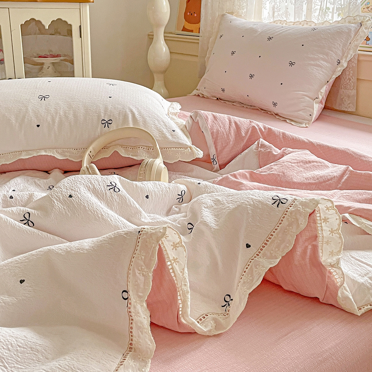 91家纺网 家纺一手货源 找家纺 暖芯优选 2025新款皱皱双层纱全棉花边夏被夏凉被空调被三件套 蝴蝶结