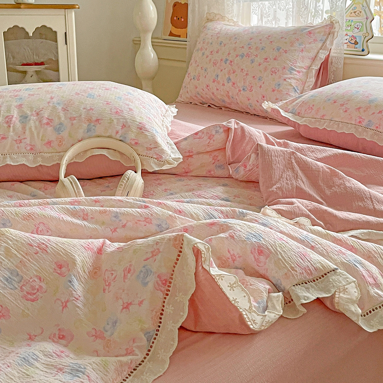 91家纺网 家纺一手货源 找家纺 暖芯优选 2025新款皱皱双层纱全棉花边夏被夏凉被空调被三件套 花涧