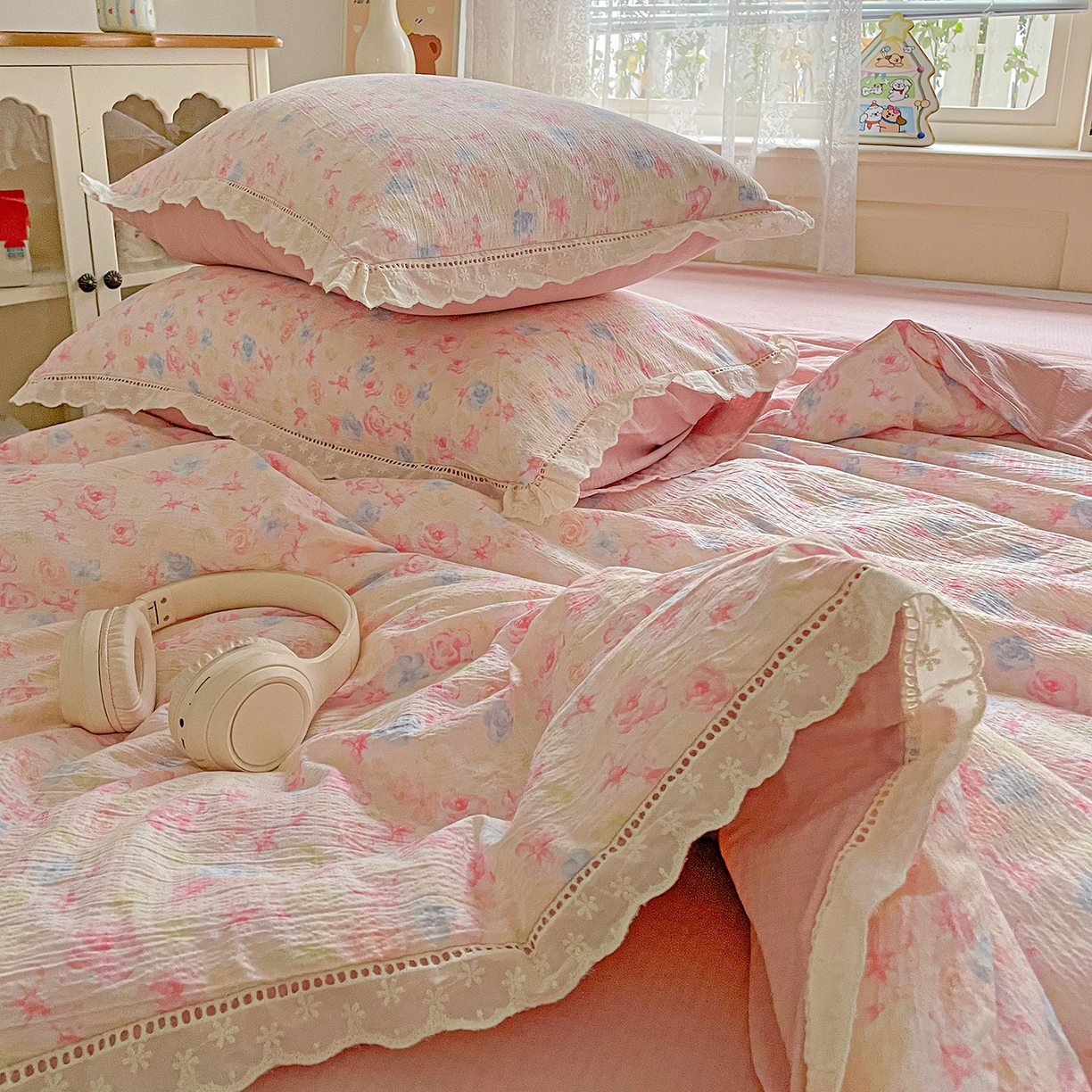 91家纺网 家纺一手货源 找家纺 暖芯优选 2025新款皱皱双层纱全棉花边夏被夏凉被空调被三件套 花涧