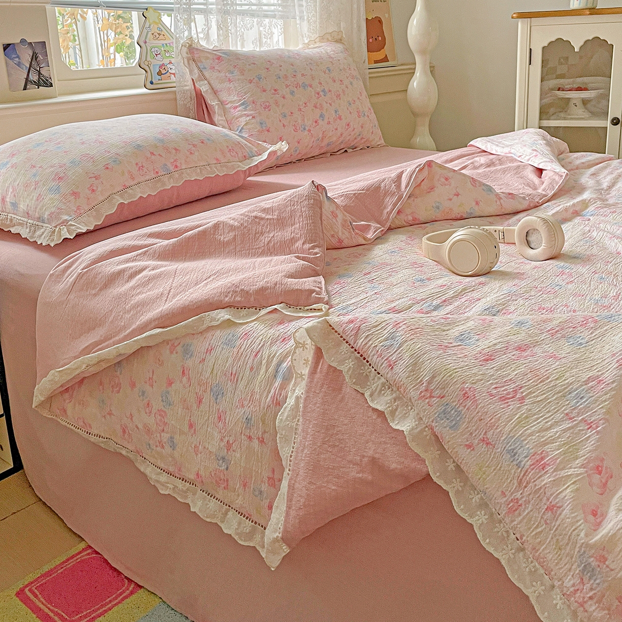 91家纺网 家纺一手货源 找家纺 暖芯优选 2025新款皱皱双层纱全棉花边夏被夏凉被空调被三件套 花涧