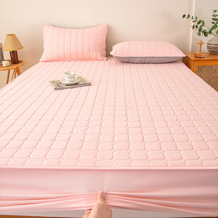 91家纺网 家纺一手货源 找家纺 锦眠 2025新款亲肤面包格夹棉床笠 粉色