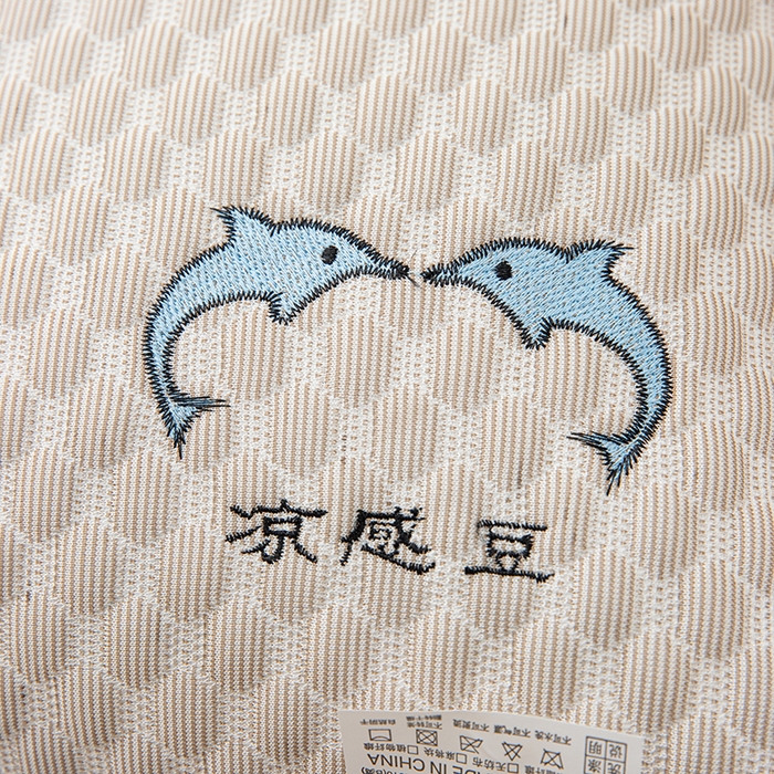 91家纺网 家纺一手货源 找家纺 织布人 2025新款夏季冰丝凉感冰豆豆枕套单品枕套枕套单件 海豚-驼色