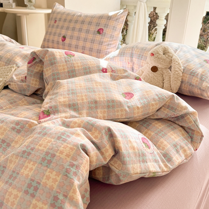 91家纺网 家纺一手货源 找家纺 韩巢家纺 2025热销新款云感双层纱单件被套-（提供卖家秀） 有草莓的地方