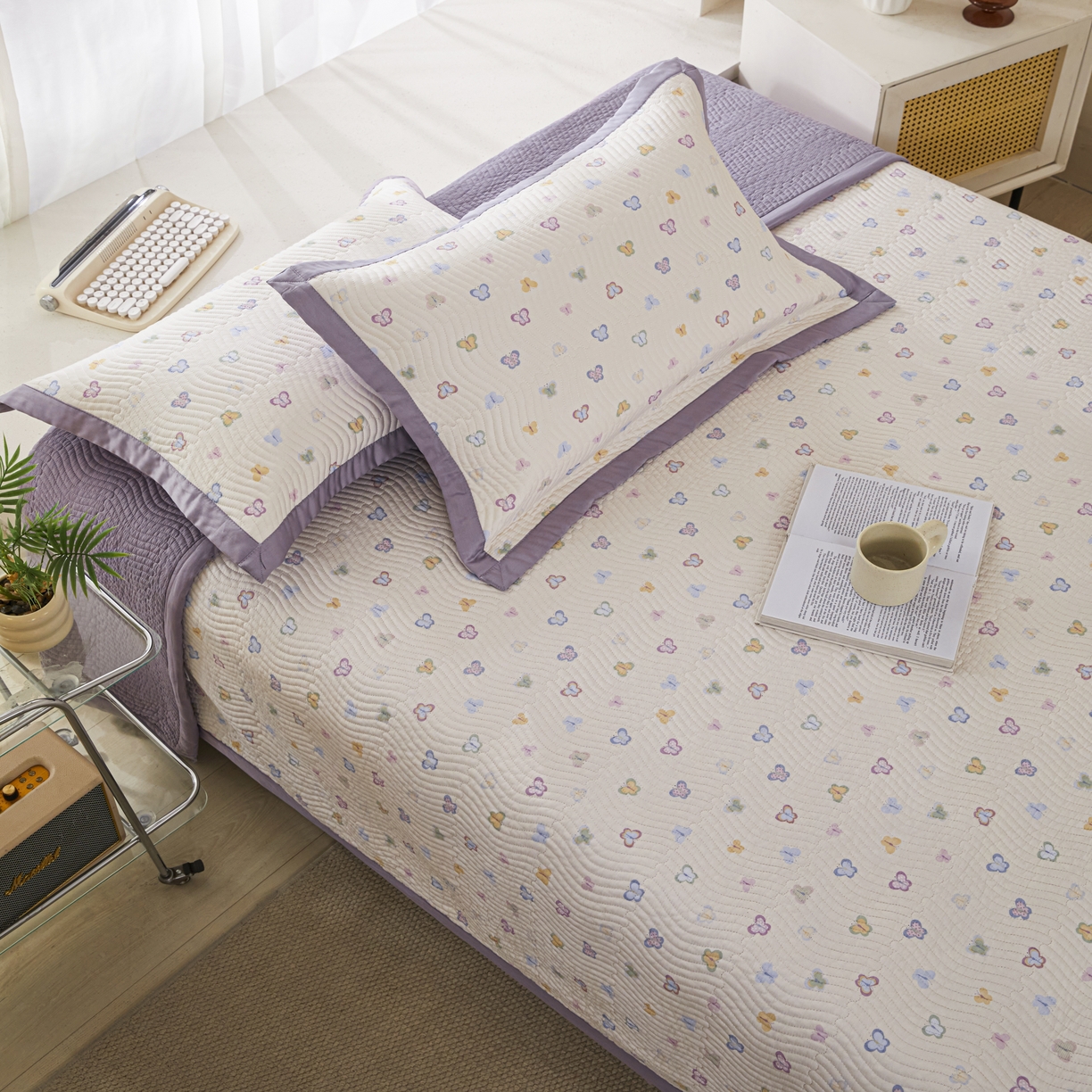 91家纺网 家纺一手货源 找家纺 莎果 2025春夏莫代尔印花高温砂洗床盖三件套四件套 紫福蝶