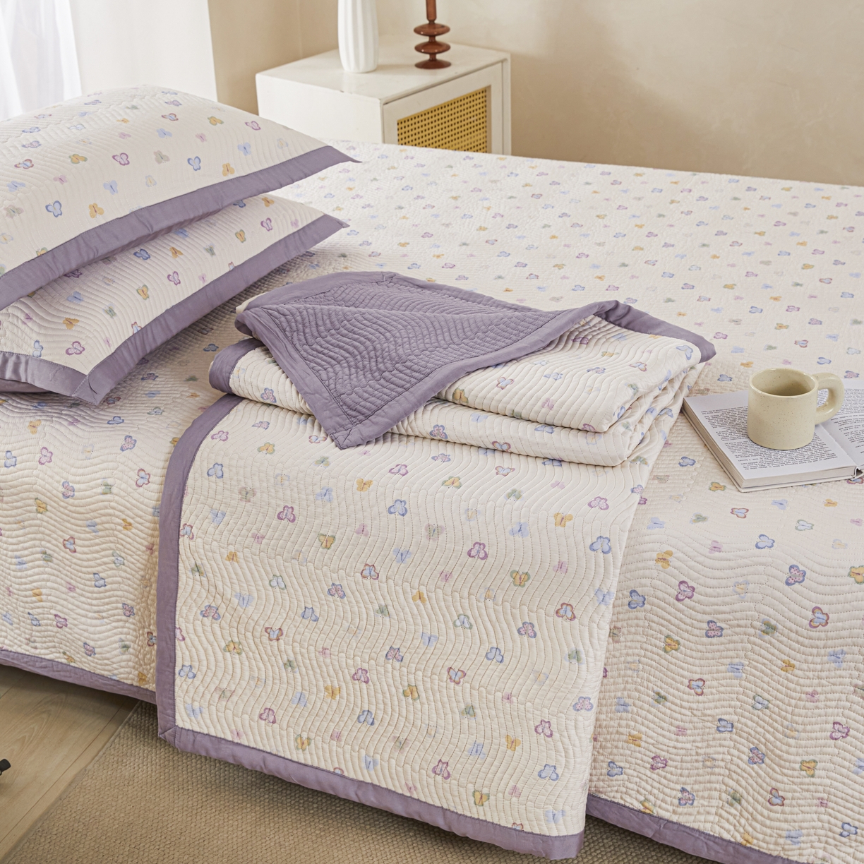 91家纺网 家纺一手货源 找家纺 莎果 2025春夏莫代尔印花高温砂洗床盖三件套四件套 紫福蝶