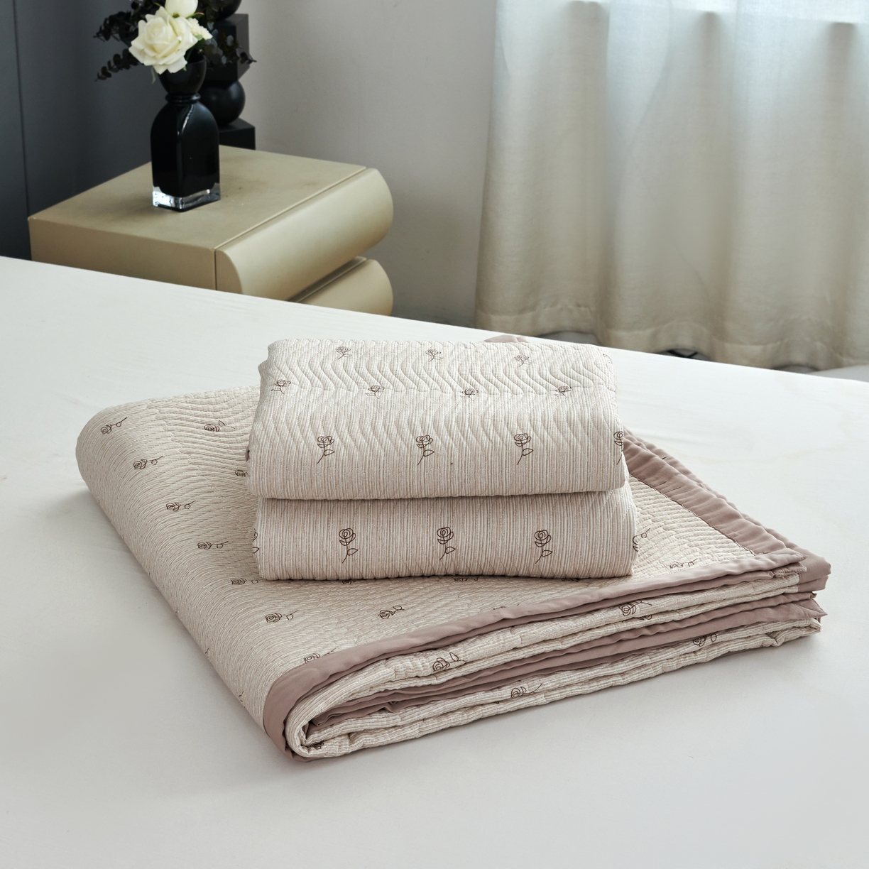 91家纺网 家纺一手货源 找家纺 莎果 2025春夏莫代尔印花高温砂洗床盖三件套四件套 丝绒玫瑰