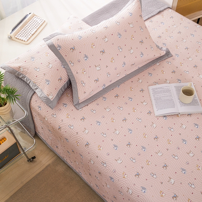 91家纺网 家纺一手货源 找家纺 莎果 2025春夏莫代尔印花高温砂洗床盖三件套四件套 小猫灵