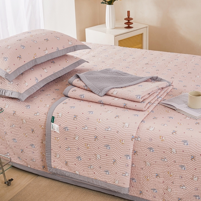 91家纺网 家纺一手货源 找家纺 莎果 2025春夏莫代尔印花高温砂洗床盖三件套四件套 小猫灵