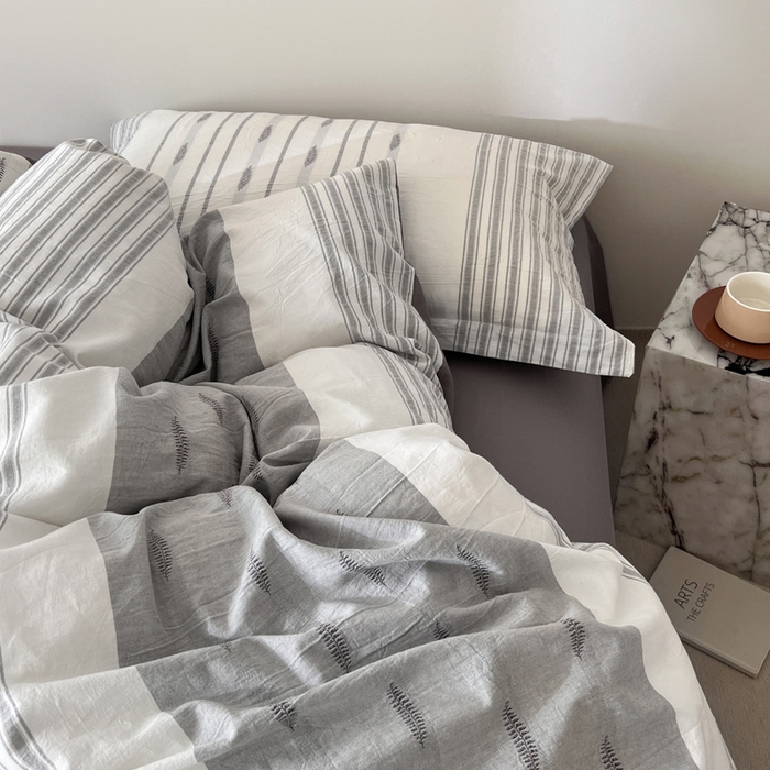 91家纺网 家纺一手货源 找家纺 小懒猪2025色织水洗棉提花四件套 小叶条灰