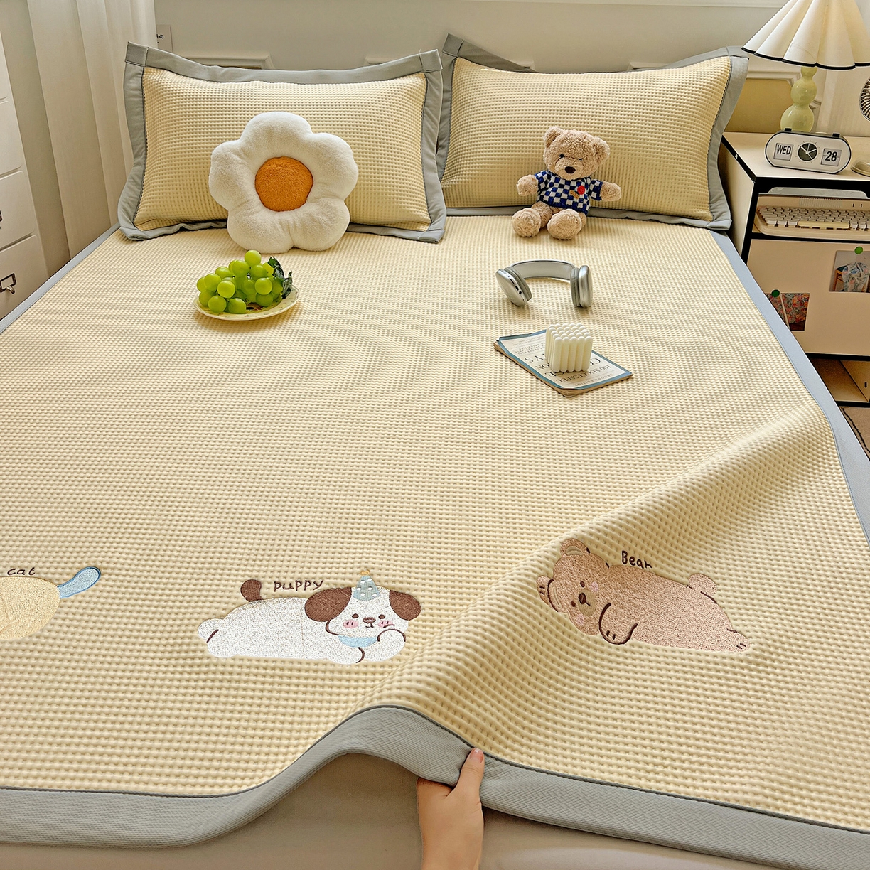 91家纺网 家纺一手货源 找家纺 （总）慕尚家纺 2025新款冰豆豆带有乙纶刺绣凉席席子床席款