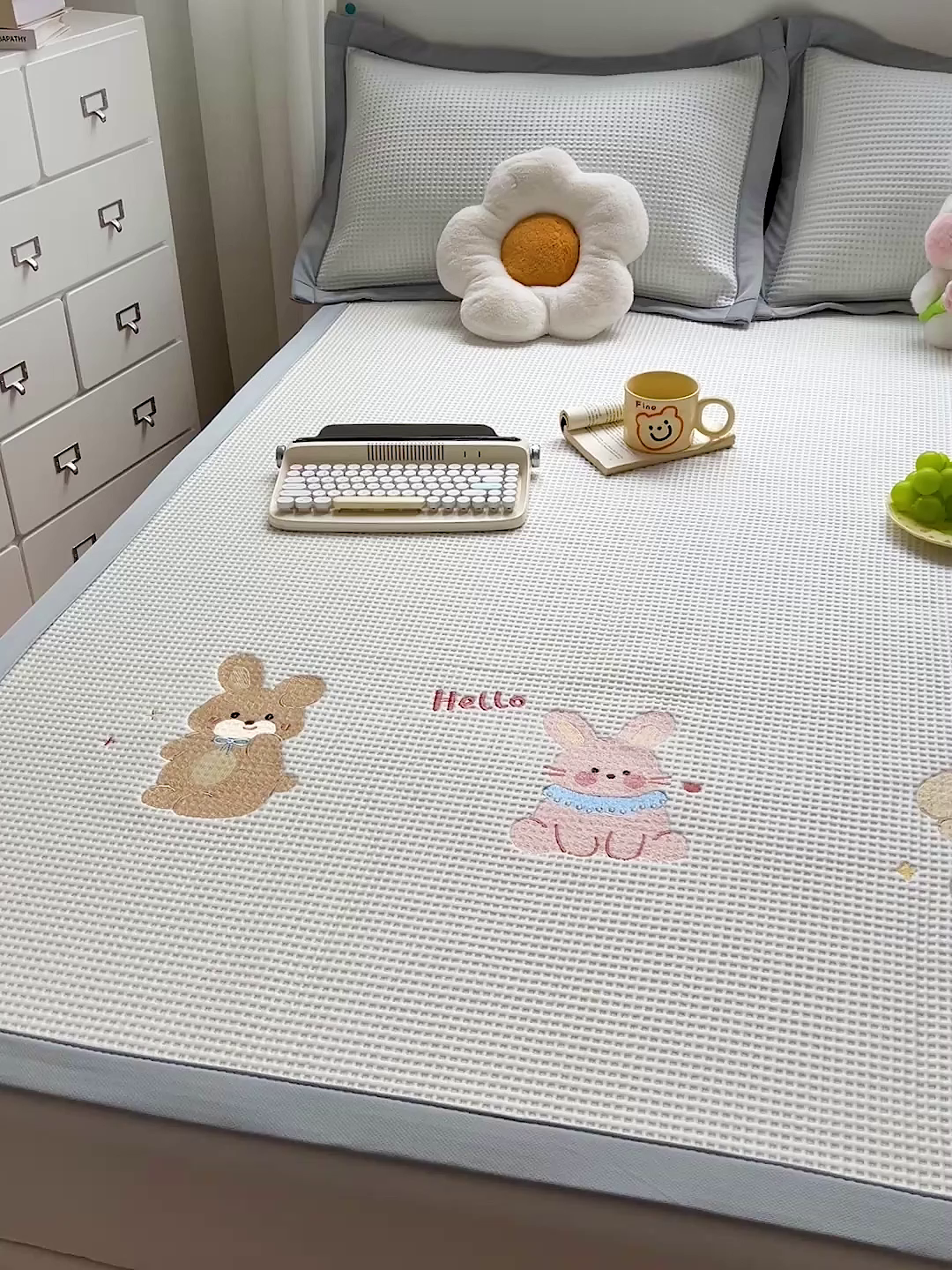 91家纺网 家纺一手货源 找家纺 慕尚家纺 2025新款冰豆豆带有乙纶刺绣凉席席子床席款 太棒了的兔-白 床席款