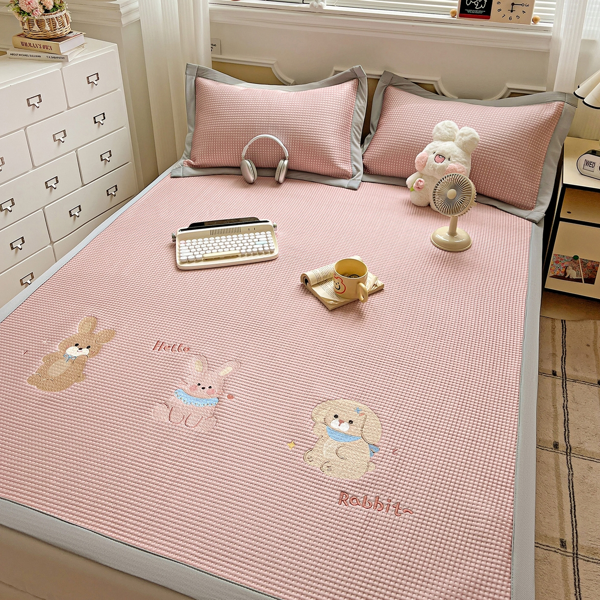 91家纺网 家纺一手货源 找家纺 慕尚家纺 2025新款冰豆豆带有乙纶刺绣凉席席子床席款 太棒了的兔-粉 床席款