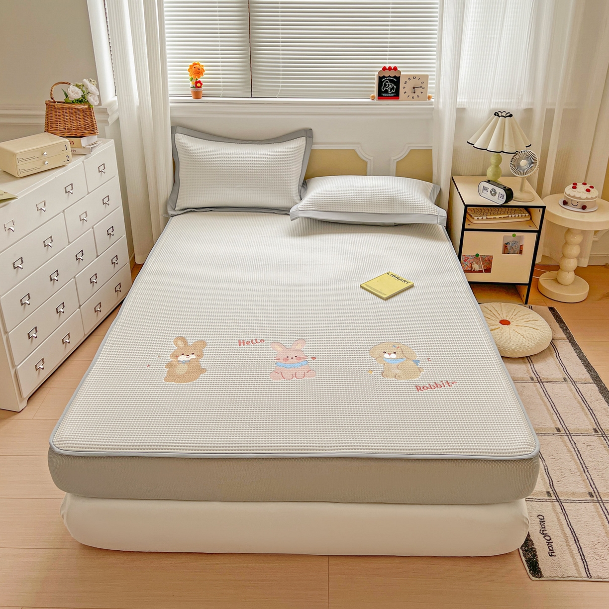 91家纺网 家纺一手货源 找家纺 慕尚家纺 2025新款冰豆豆带有乙纶刺绣凉席席子床笠款 太棒了的兔-白 床笠款