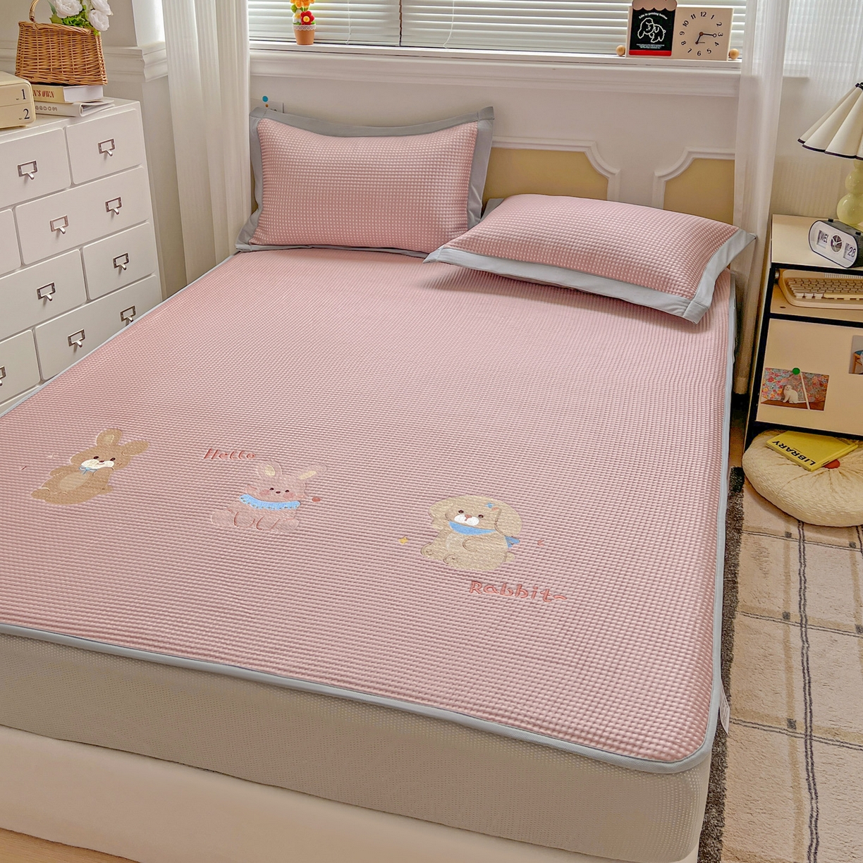 91家纺网 家纺一手货源 找家纺 慕尚家纺 2025新款冰豆豆带有乙纶刺绣凉席席子床笠款 太棒了的兔-粉 床笠款