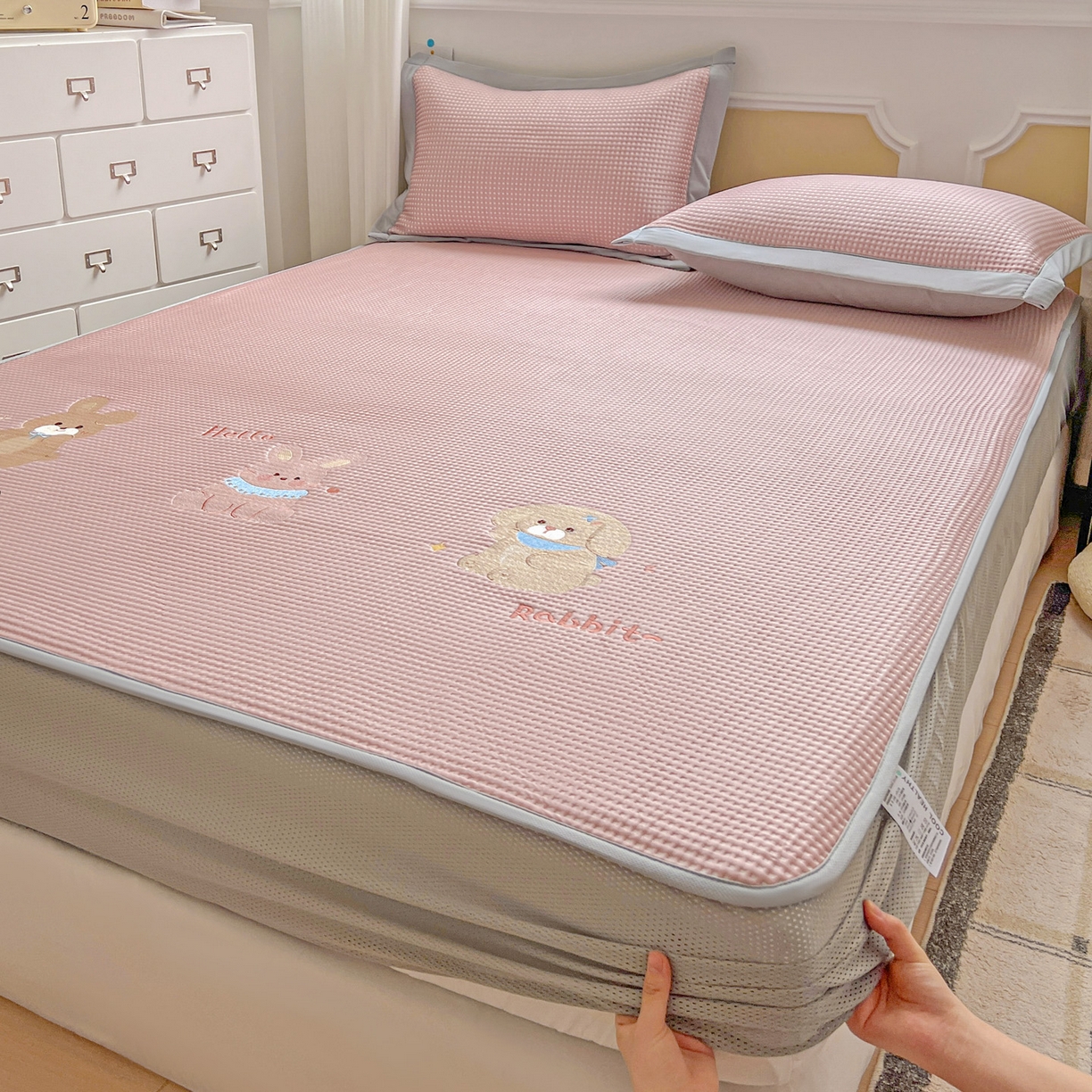 91家纺网 家纺一手货源 找家纺 慕尚家纺 2025新款冰豆豆带有乙纶刺绣凉席席子床笠款 太棒了的兔-粉 床笠款