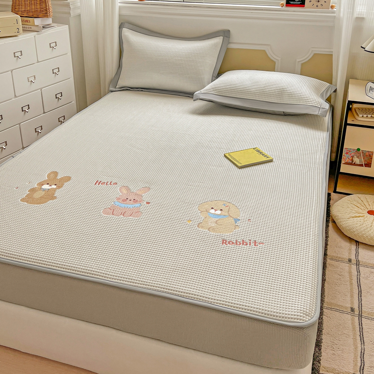 91家纺网 家纺一手货源 找家纺 慕尚家纺 2025新款冰豆豆带有乙纶刺绣凉席席子床笠款 太棒了的兔-白 床笠款