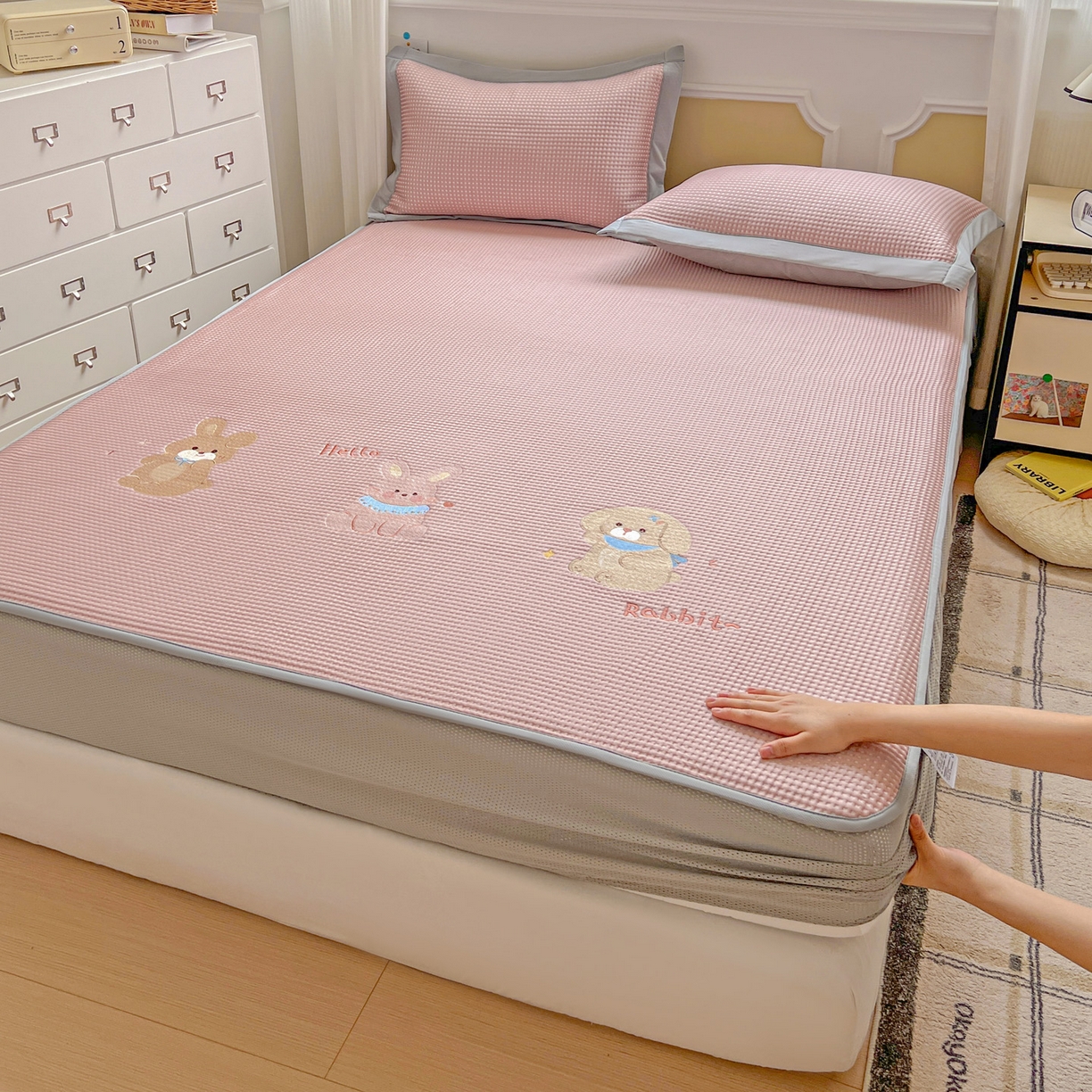 91家纺网 家纺一手货源 找家纺 慕尚家纺 2025新款冰豆豆带有乙纶刺绣凉席席子床笠款 太棒了的兔-粉 床笠款