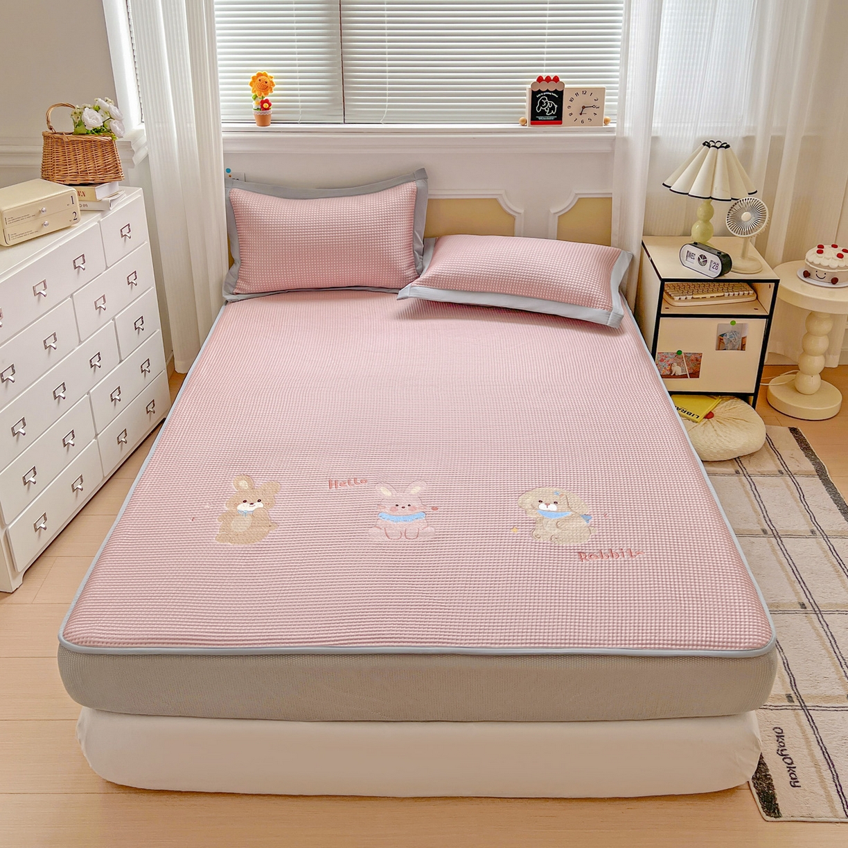 91家纺网 家纺一手货源 找家纺 慕尚家纺 2025新款冰豆豆带有乙纶刺绣凉席席子床笠款 太棒了的兔-粉 床笠款