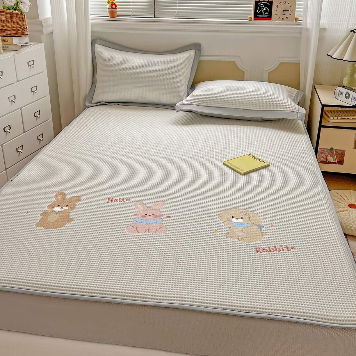 91家纺网 家纺一手货源 找家纺 慕尚家纺 2025新款冰豆豆带有乙纶刺绣凉席席子床笠款 太棒了的兔-白 床笠款