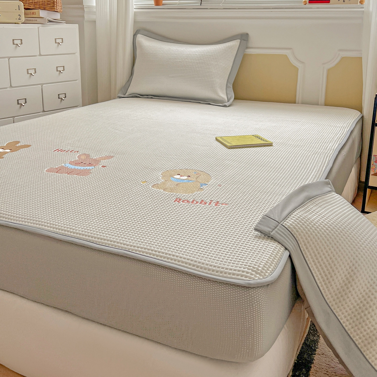 91家纺网 家纺一手货源 找家纺 慕尚家纺 2025新款冰豆豆带有乙纶刺绣凉席席子床笠款 太棒了的兔-白 床笠款