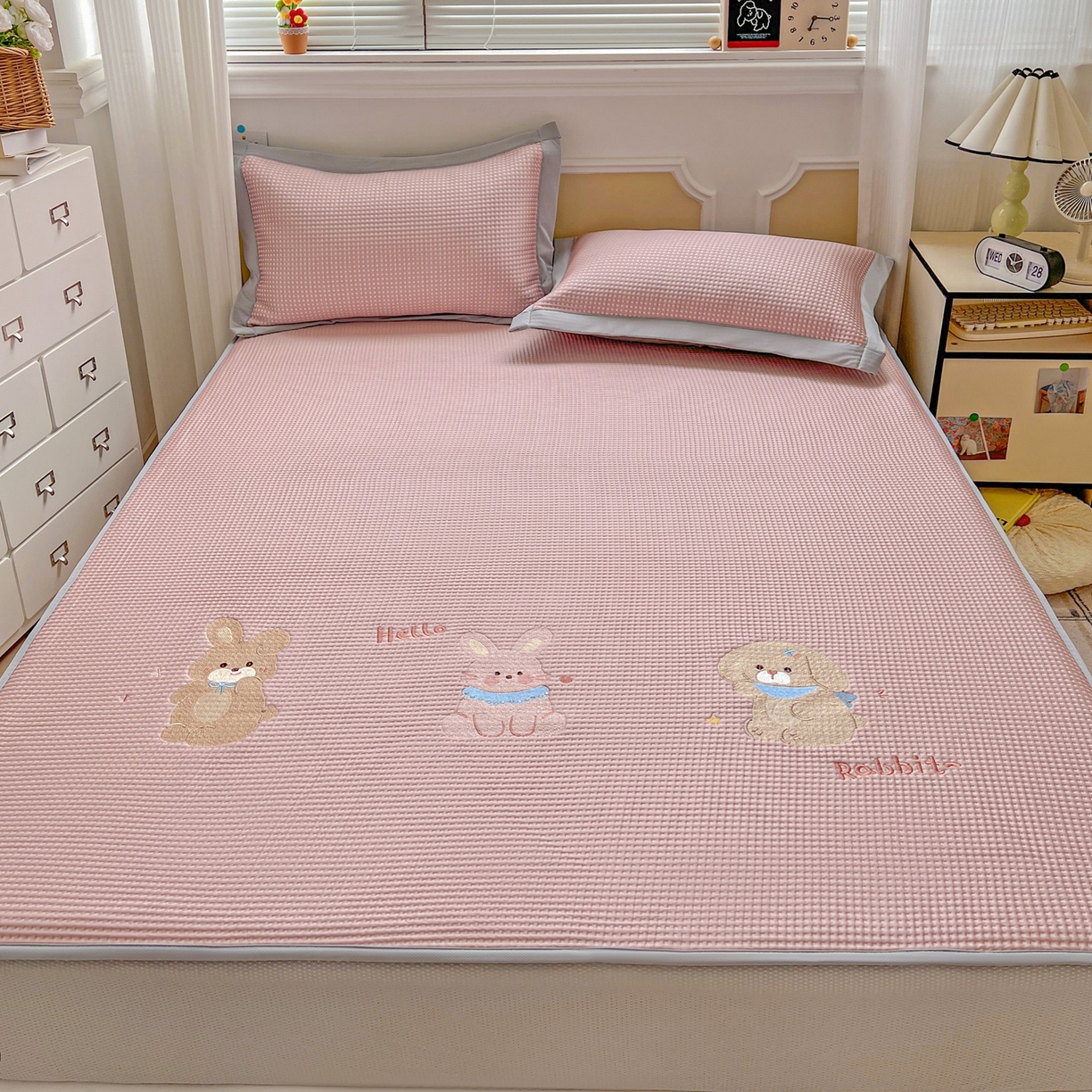 91家纺网 家纺一手货源 找家纺 慕尚家纺 2025新款冰豆豆带有乙纶刺绣凉席席子床笠款 太棒了的兔-粉 床笠款