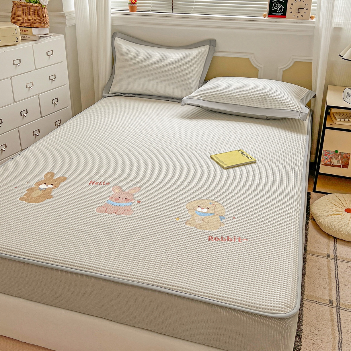 91家纺网 家纺一手货源 找家纺 慕尚家纺 2025新款冰豆豆带有乙纶刺绣凉席席子床笠款 太棒了的兔-白 床笠款