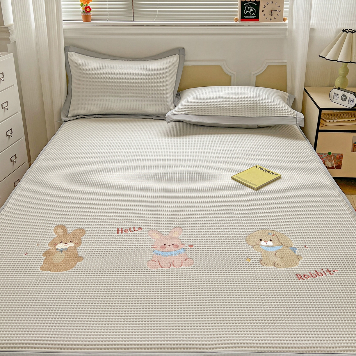 91家纺网 家纺一手货源 找家纺 慕尚家纺 2025新款冰豆豆带有乙纶刺绣凉席席子床笠款 太棒了的兔-白 床笠款