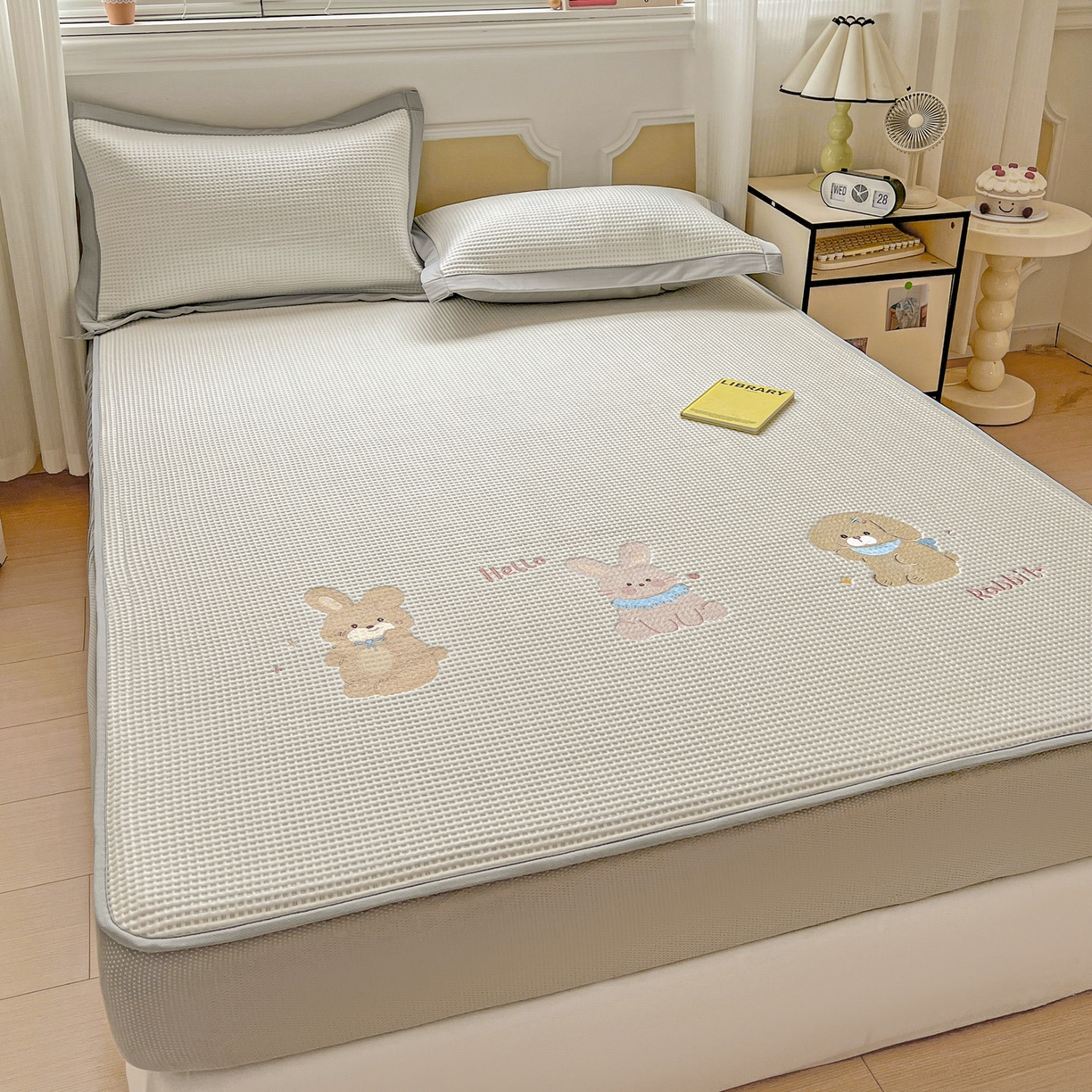 91家纺网 家纺一手货源 找家纺 慕尚家纺 2025新款冰豆豆带有乙纶刺绣凉席席子床笠款 太棒了的兔-白 床笠款