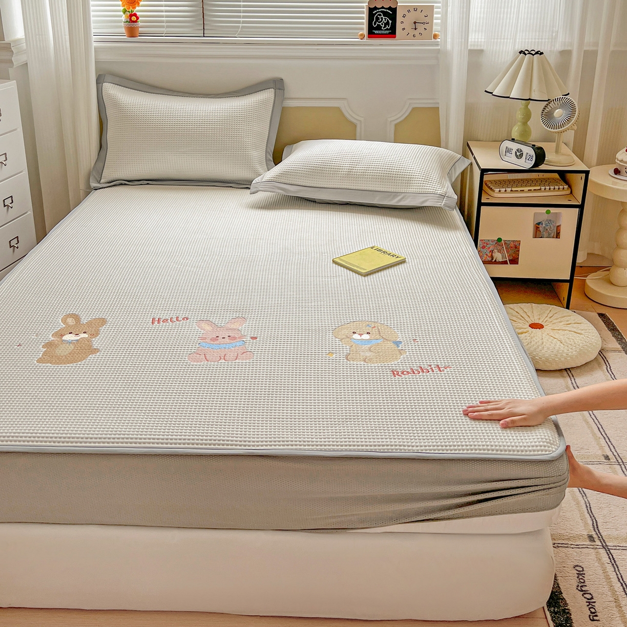 91家纺网 家纺一手货源 找家纺 慕尚家纺 2025新款冰豆豆带有乙纶刺绣凉席席子床笠款 太棒了的兔-白 床笠款