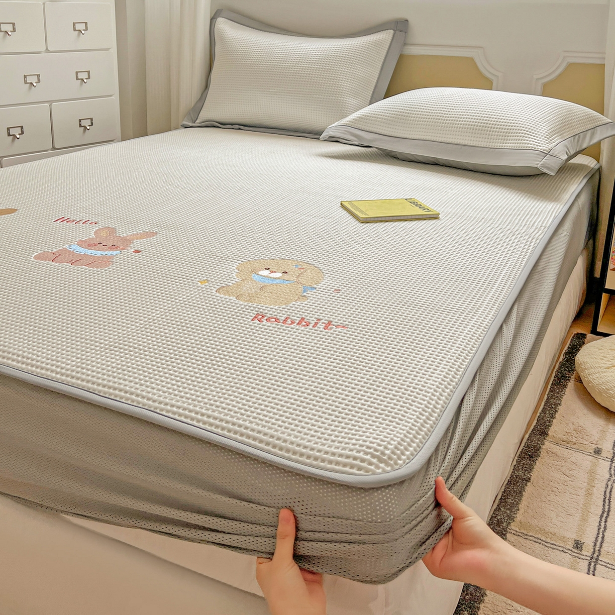 91家纺网 家纺一手货源 找家纺 慕尚家纺 2025新款冰豆豆带有乙纶刺绣凉席席子床笠款 太棒了的兔-白 床笠款