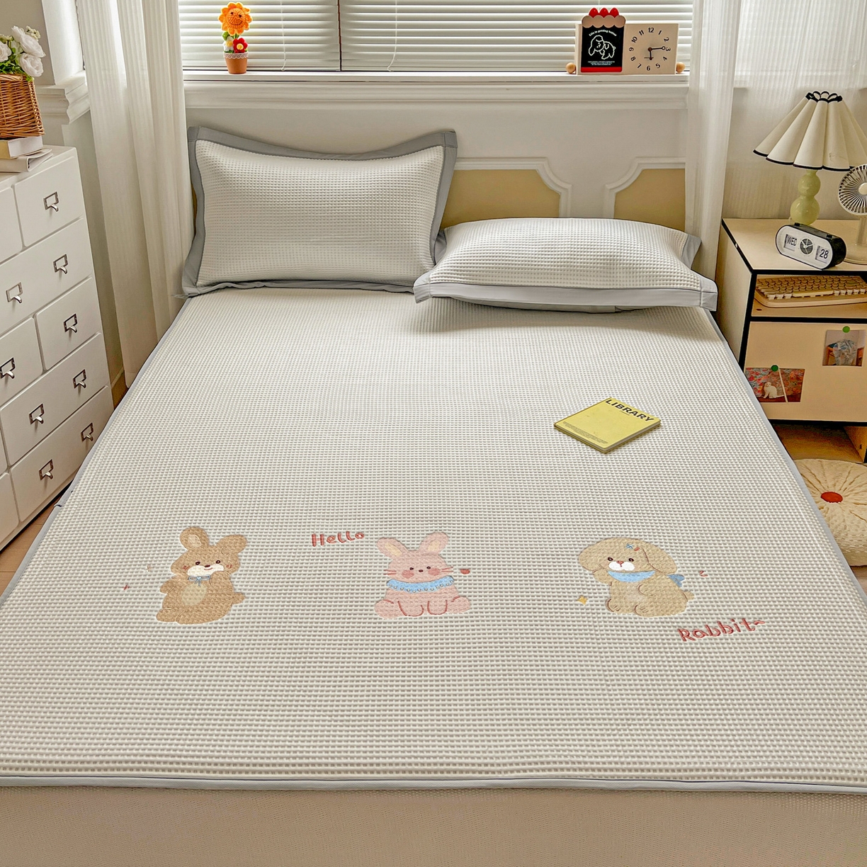 91家纺网 家纺一手货源 找家纺 慕尚家纺 2025新款冰豆豆带有乙纶刺绣凉席席子床笠款 太棒了的兔-白 床笠款