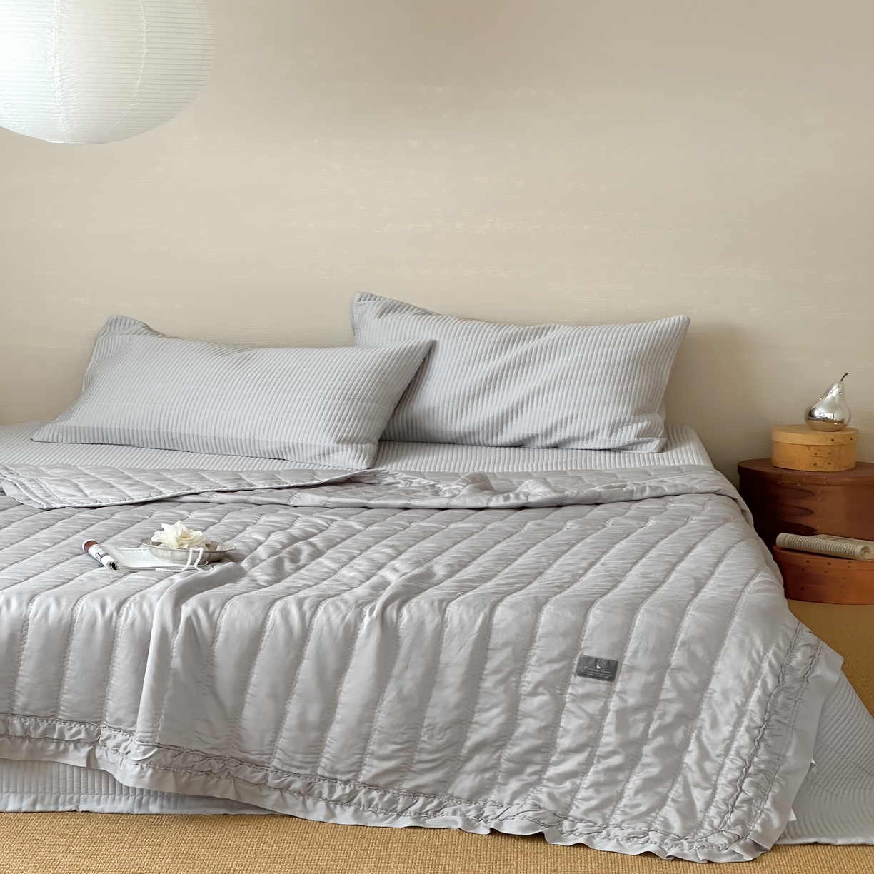 91家纺网 家纺一手货源 找家纺 汇庭 2025新款荷叶被自然床盖系列 荷叶灰（自然灰）