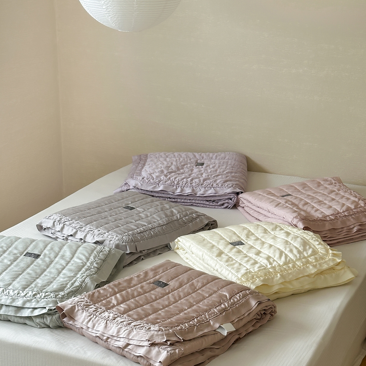 91家纺网 家纺一手货源 找家纺 汇庭 2025新款荷叶被自然床盖系列 组合图仅供参考