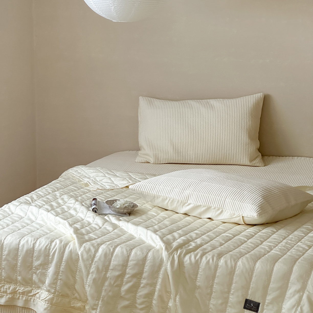 91家纺网 家纺一手货源 找家纺 汇庭 2025新款荷叶被自然床盖系列 荷叶白（自然白）