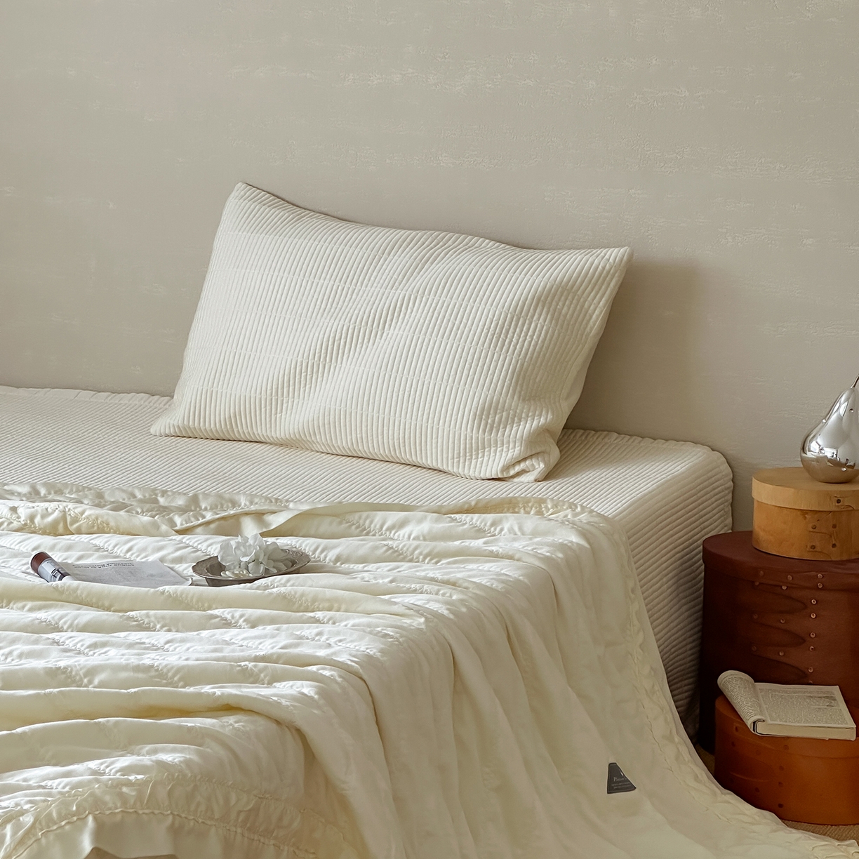 91家纺网 家纺一手货源 找家纺 汇庭 2025新款荷叶被自然床盖系列 荷叶白（自然白）