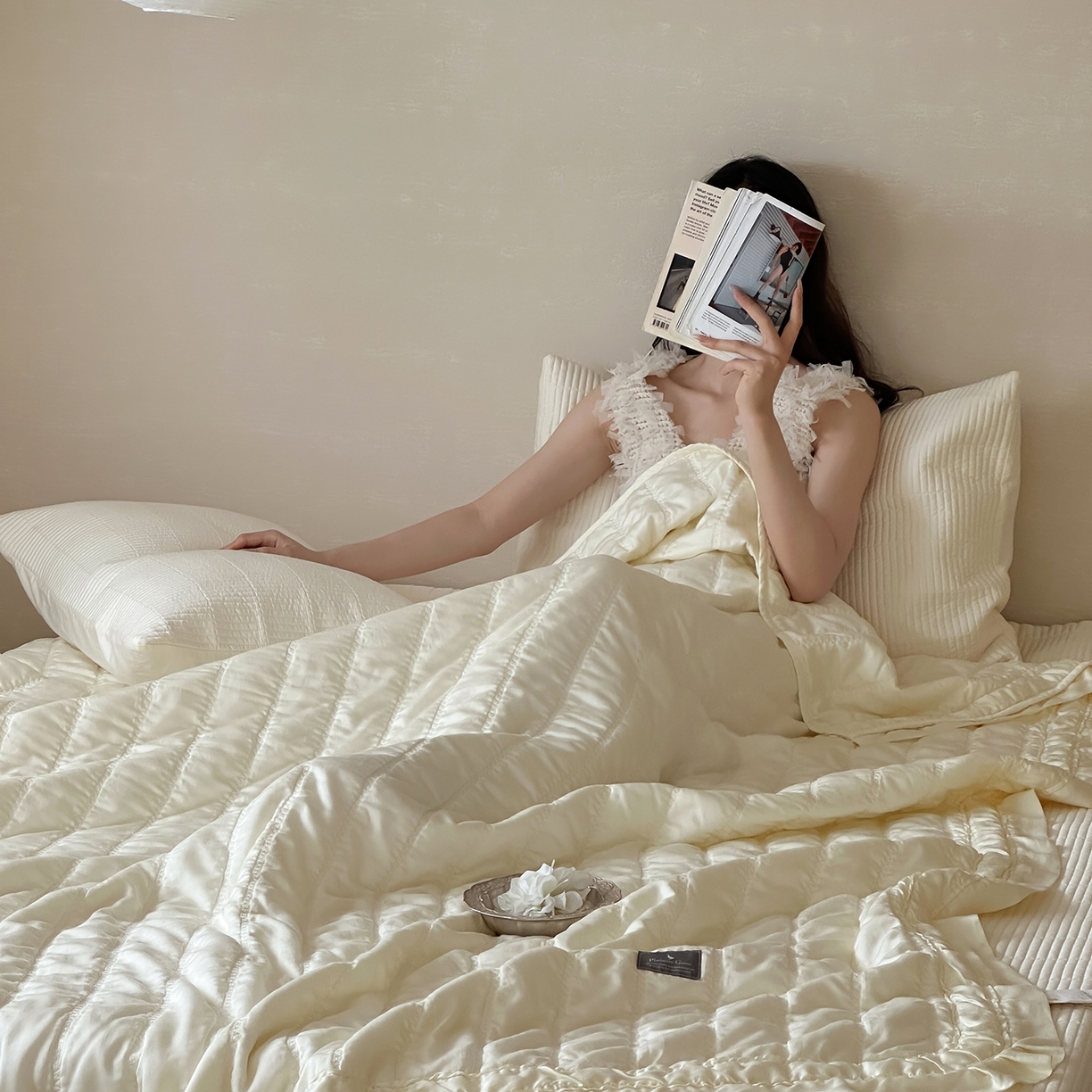 91家纺网 家纺一手货源 找家纺 汇庭 2025新款荷叶被自然床盖系列 荷叶白（自然白）