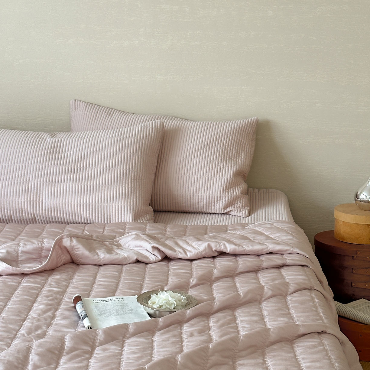 91家纺网 家纺一手货源 找家纺 汇庭 2025新款荷叶被自然床盖系列 荷叶粉（自然粉）